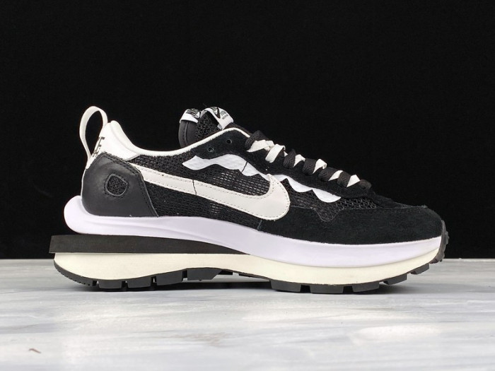 nike vaporwaffle sacai black white cv1363-001